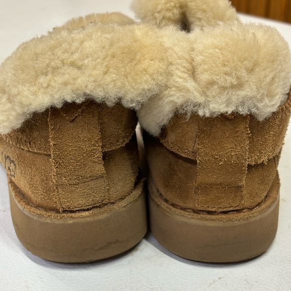 UGG Women's Mckay Chestnut Classic Bootie Size 9 - Picture 2 of 4